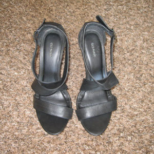 2011 Old Navy Wide Strap Wedge Sandals 8.5
